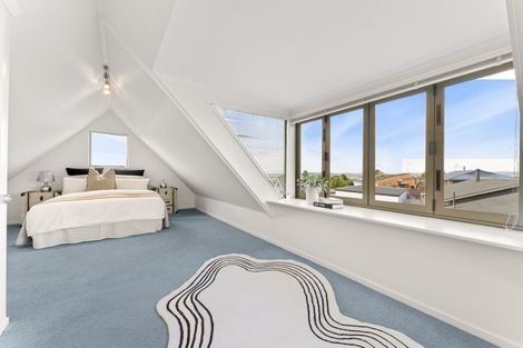 Photo of property in 152 Luckens Road, West Harbour, Auckland, 0618