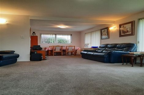 Photo of property in 82 Royal Park Drive, Parklands, Christchurch, 8083