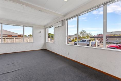 Photo of property in 1/378 Devon Street East, Strandon, New Plymouth, 4312