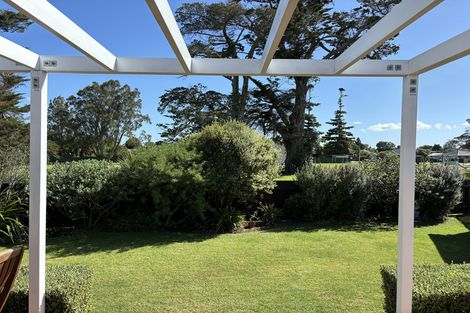 Photo of property in 22 Clinton Avenue, Te Atatu Peninsula, Auckland, 0610