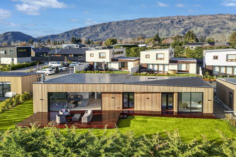 Photo of property in 13 Fern Burn Close, Wanaka, 9305