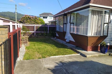 Photo of property in 16 Holyoake Crescent, Avalon, Lower Hutt, 5011