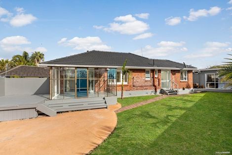 Photo of property in 31 London Street, Te Atatu Peninsula, Auckland, 0610