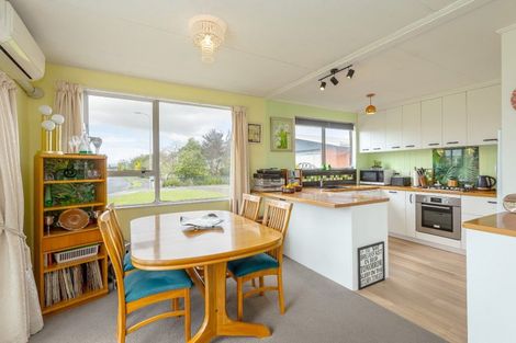 Photo of property in 2 Hornsby Street, Carterton, 5713
