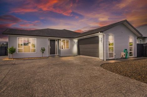 Photo of property in 1 Aporo Drive, Kumeu, 0810