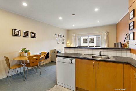 Photo of property in 14/3 Kelvin Grove, Te Aro, Wellington, 6011