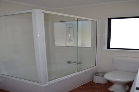 Photo of property in 52 Meadowood Drive, Unsworth Heights, Auckland, 0632