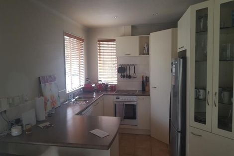 Photo of property in 10 Piper Place, Goodwood Heights, Auckland, 2105