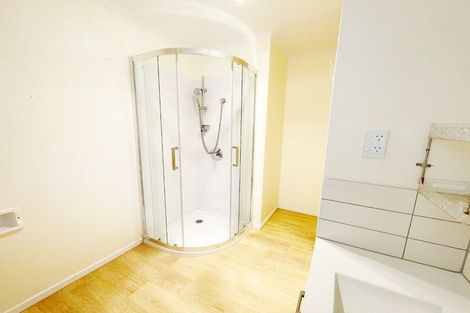 Photo of property in 35 Exmouth Road, Northcote, Auckland, 0627