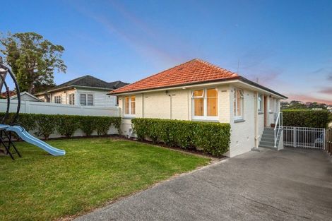 Photo of property in 4/37 Onewa Road, Northcote, Auckland, 0627