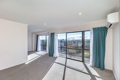 Photo of property in Rangeview Villas, 17/9 Fuller Close, Levin, 5510