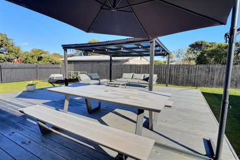 Photo of property in 18 Reeves Street, Waikanae Beach, Waikanae, 5036
