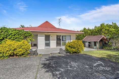 Photo of property in 71 Kemp Road, Massey, Auckland, 0614