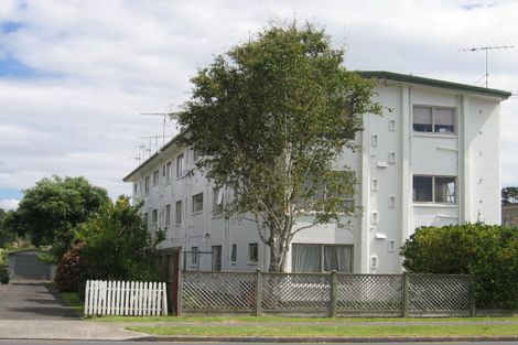 Photo of property in 9/762 Beach Road, Browns Bay, Auckland, 0630