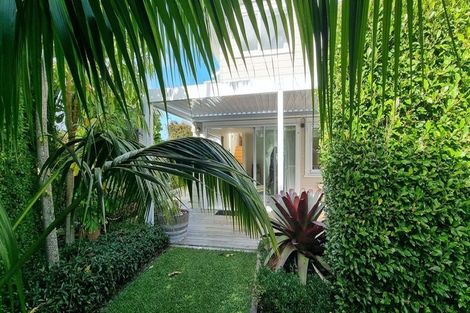Photo of property in 17 Bevyn Street, Castor Bay, Auckland, 0620
