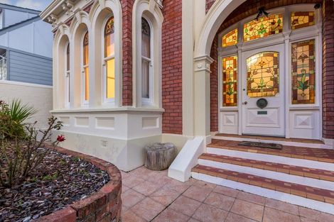 Photo of property in 46 Roxburgh Street, Mount Victoria, Wellington, 6011