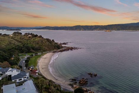 Photo of property in 46 Fortification Road, Karaka Bays, Wellington, 6022