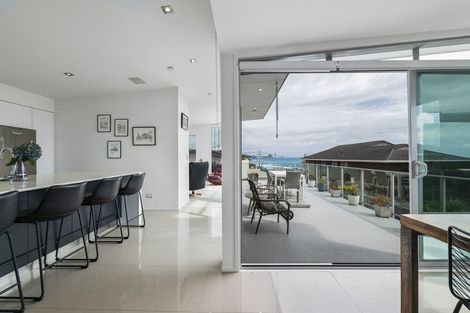 Photo of property in 2/5 Beach Street, Fitzroy, New Plymouth, 4312