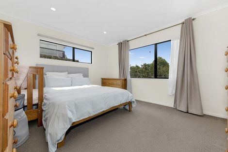 Photo of property in 2/312 Wairau Road, Glenfield, Auckland, 0629