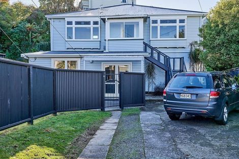 Photo of property in 10 Helen Street, Brooklyn, Wellington, 6021