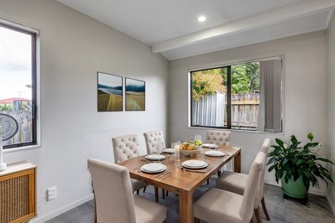 Photo of property in 13 Martin Place, Kelston, Auckland, 0602