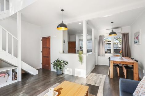 Photo of property in 2/18 Reid Road, New Lynn, Auckland, 0600