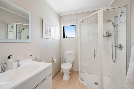 Photo of property in 1/8 Rifleman Rise, Unsworth Heights, Auckland, 0632