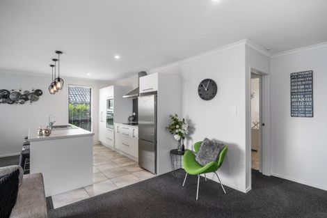 Photo of property in 18 Vista Close, Omokoroa, 3114