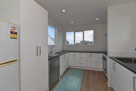 Photo of property in 5a Edgecombe Street, Newlands, Wellington, 6037