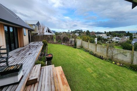 Photo of property in 6a Donnelly Street, Oakura, 4314