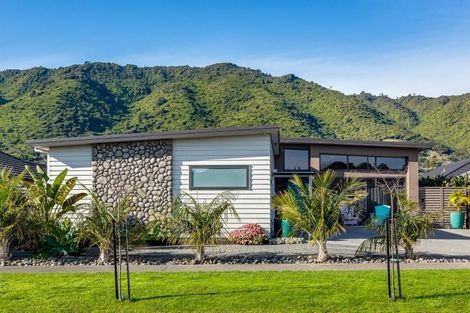 Photo of property in 80 Waipunahau Road, Waikanae, 5036