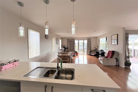 Photo of property in 27 Mantra Road, Massey, Auckland, 0614