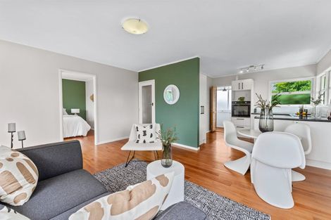 Photo of property in 9a/1 Eversleigh Road, Belmont, Auckland, 0622