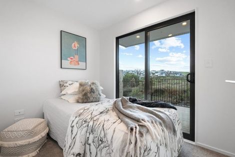 Photo of property in 5/1090 Beach Road, Torbay, Auckland, 0630