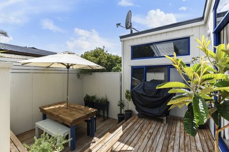 Photo of property in 7 Butlers Lane, Oakura, 4314