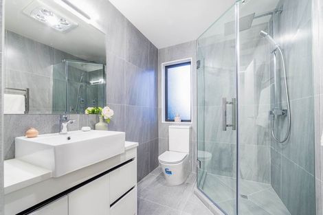 Photo of property in 27a Royal View Road, Te Atatu South, Auckland, 0610