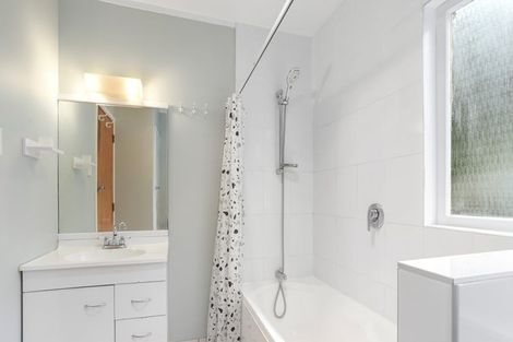 Photo of property in 12 Highland Avenue, Titirangi, Auckland, 0604