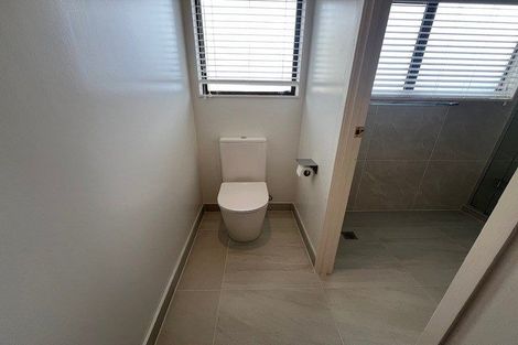 Photo of property in 1 Kincraig Place, Highland Park, Auckland, 2010