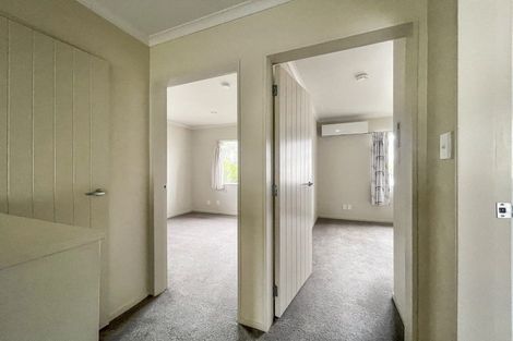 Photo of property in 16 Black Rock Road, Newlands, Wellington, 6037