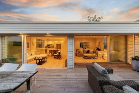 Photo of property in 33 Hawkesbury Avenue, St Albans, Christchurch, 8014