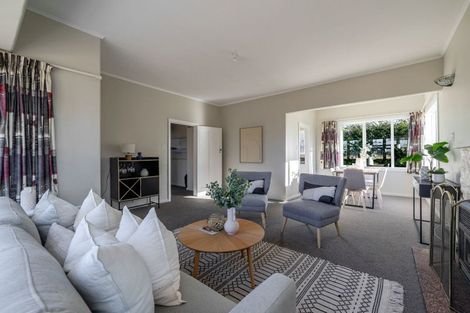 Photo of property in 27 Savage Crescent, West End, Palmerston North, 4412