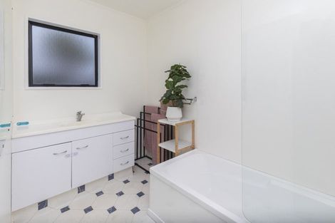Photo of property in 64 Effingham Street, North New Brighton, Christchurch, 8083