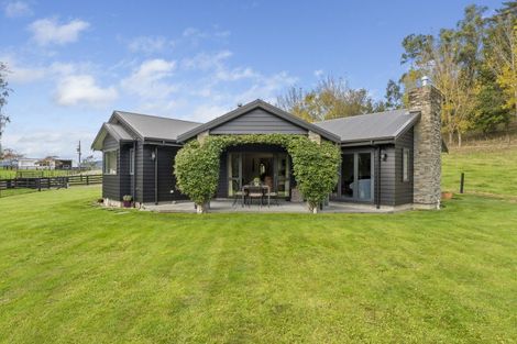 Photo of property in 16 Kaitawa Road, Pahiatua, 4981