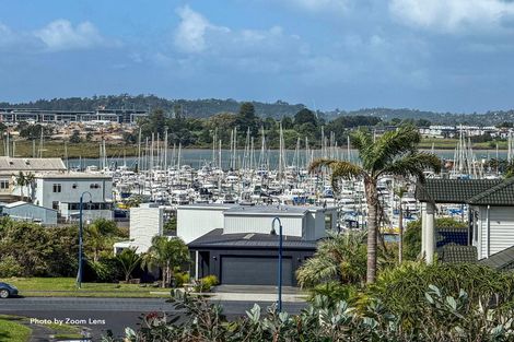 Photo of property in 10 Lupetti Rise, West Harbour, Auckland, 0618