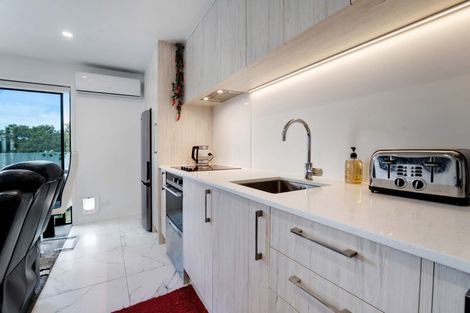 Photo of property in 3/2 Jadewynn Drive, Massey, Auckland, 0614