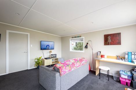 Photo of property in 18 Pukatea Street, Inglewood, 4330