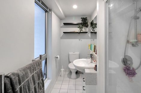 Photo of property in Terrace Heights Apartments, 2g/163 The Terrace, Wellington Central, Wellington, 6011