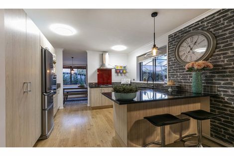 Photo of property in 17 Matija Place, Red Beach, 0932