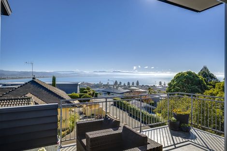 Photo of property in 14a George Street, Hospital Hill, Napier, 4110