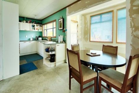 Photo of property in 46 Queen Mary Avenue, New Lynn, Auckland, 0600